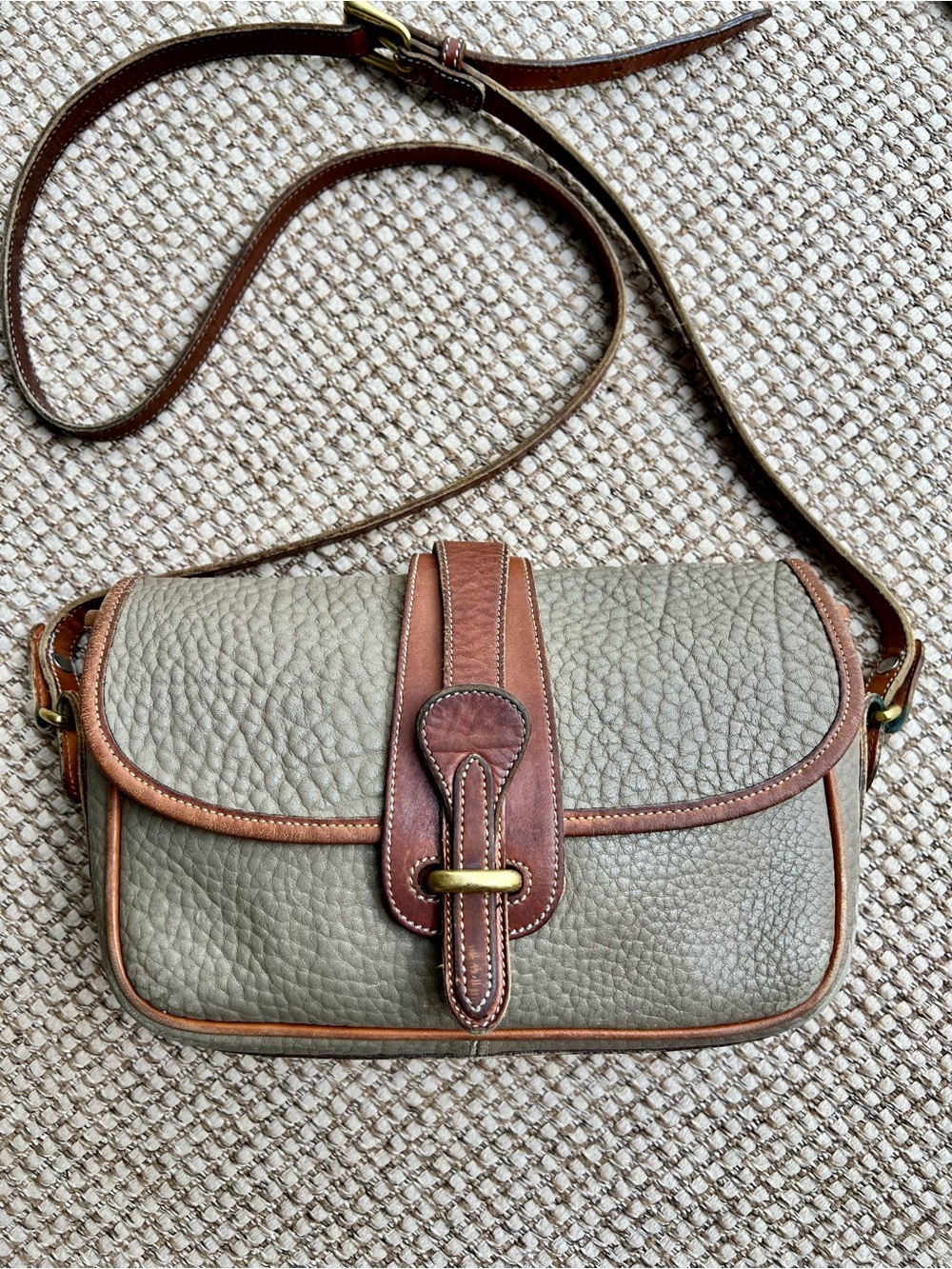🦆Vintage Dooney & Bourke USA All Weather Leather Taupe Crossbody Bag